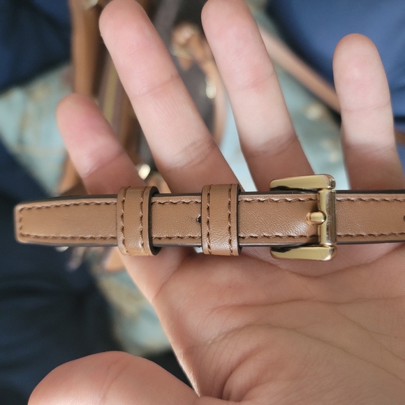 Micheal Kors crossbody - Picture 5 of 11